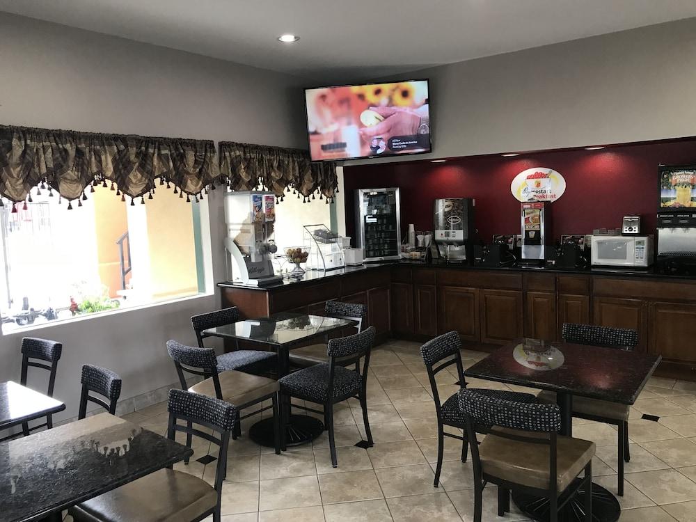 Super 8 By Wyndham Salinas Motel Ngoại thất bức ảnh