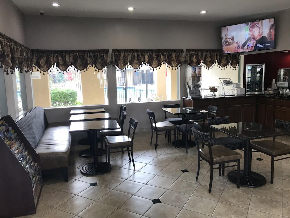 Super 8 By Wyndham Salinas Motel Ngoại thất bức ảnh