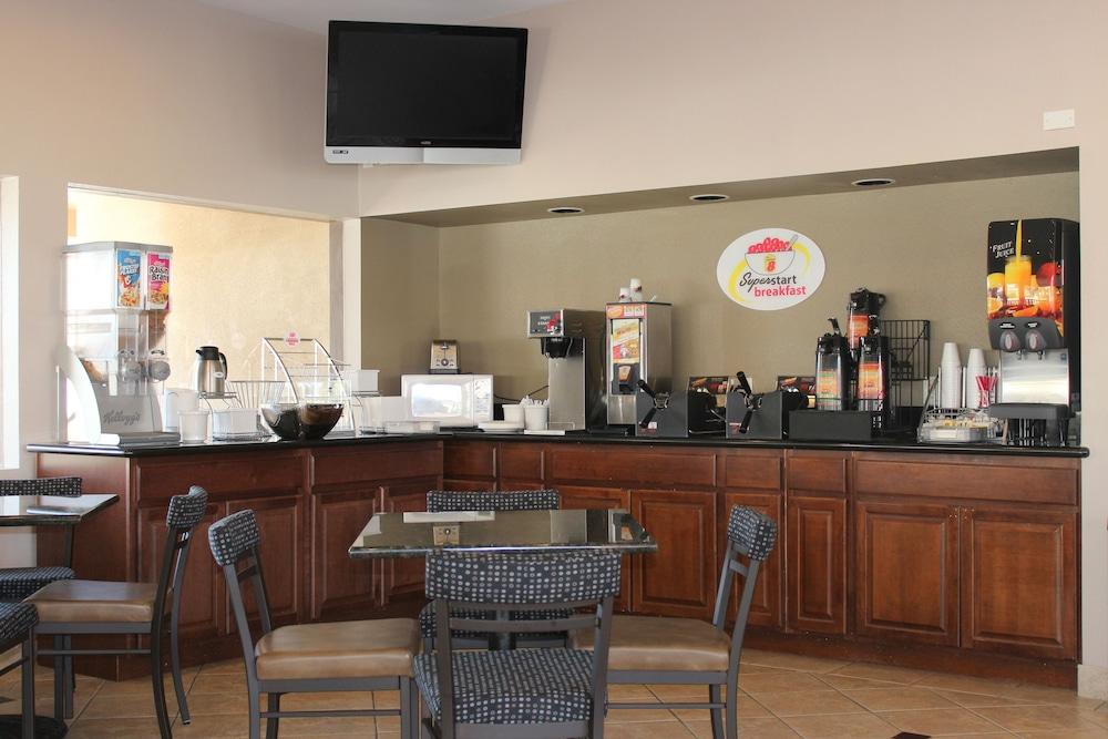 Super 8 By Wyndham Salinas Motel Ngoại thất bức ảnh