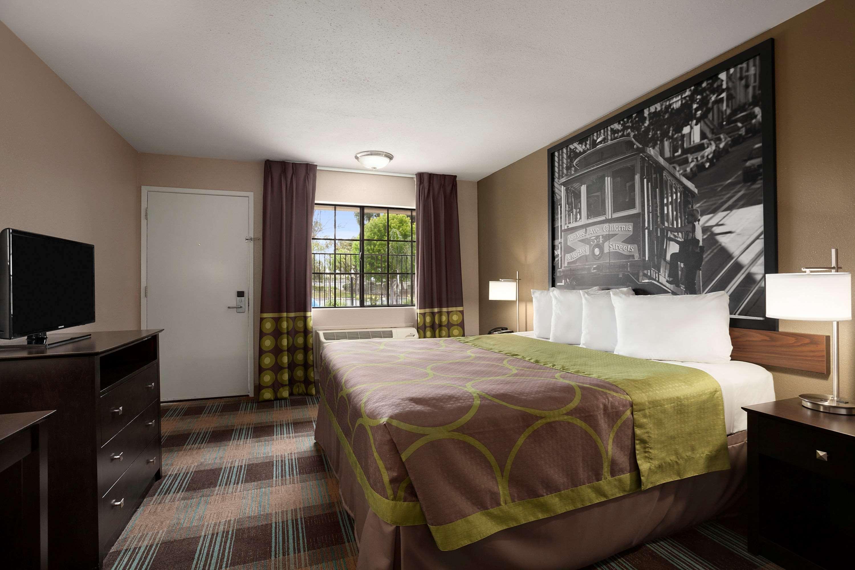 Super 8 By Wyndham Salinas Motel Ngoại thất bức ảnh