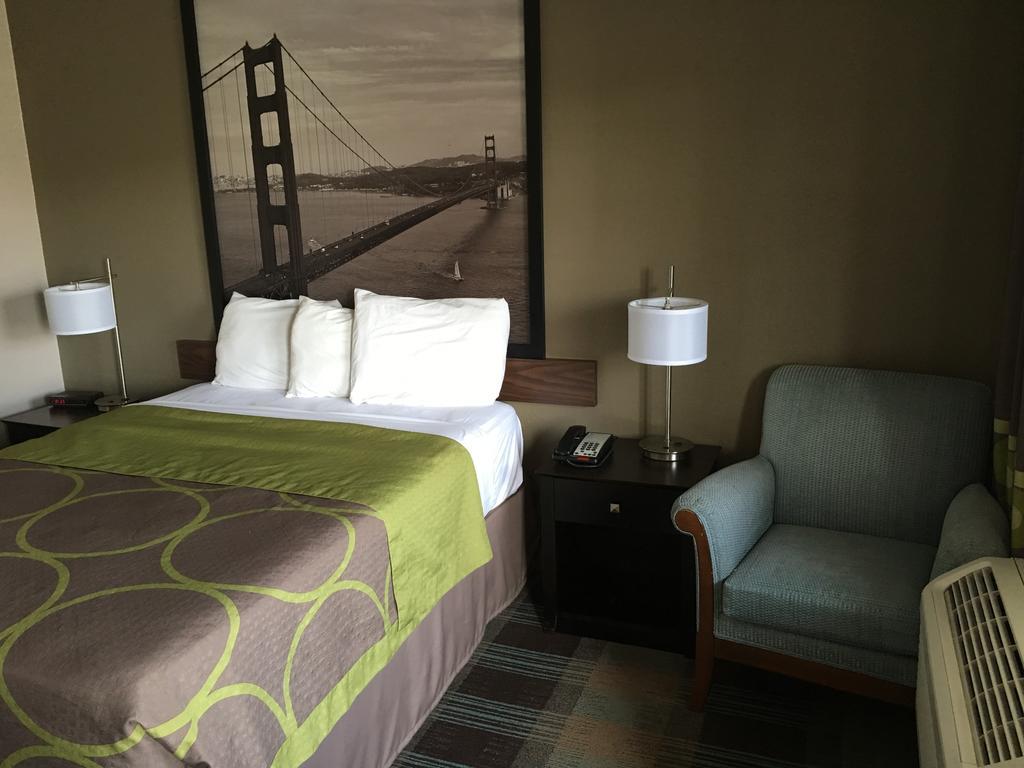 Super 8 By Wyndham Salinas Motel Ngoại thất bức ảnh