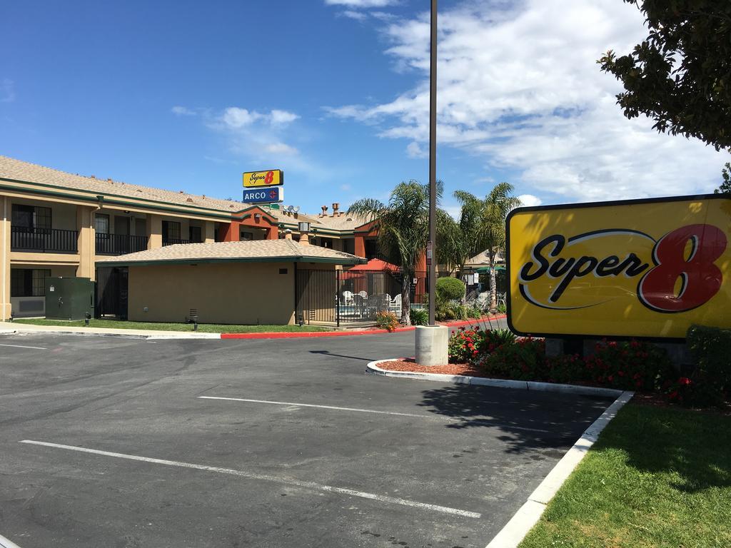 Super 8 By Wyndham Salinas Motel Ngoại thất bức ảnh