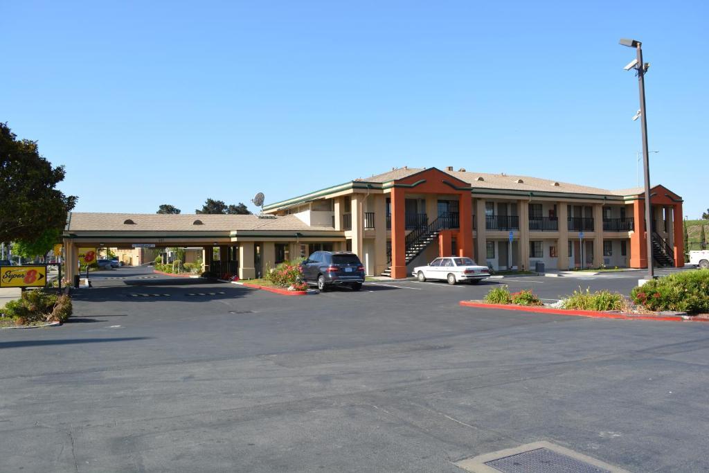Super 8 By Wyndham Salinas Motel Ngoại thất bức ảnh