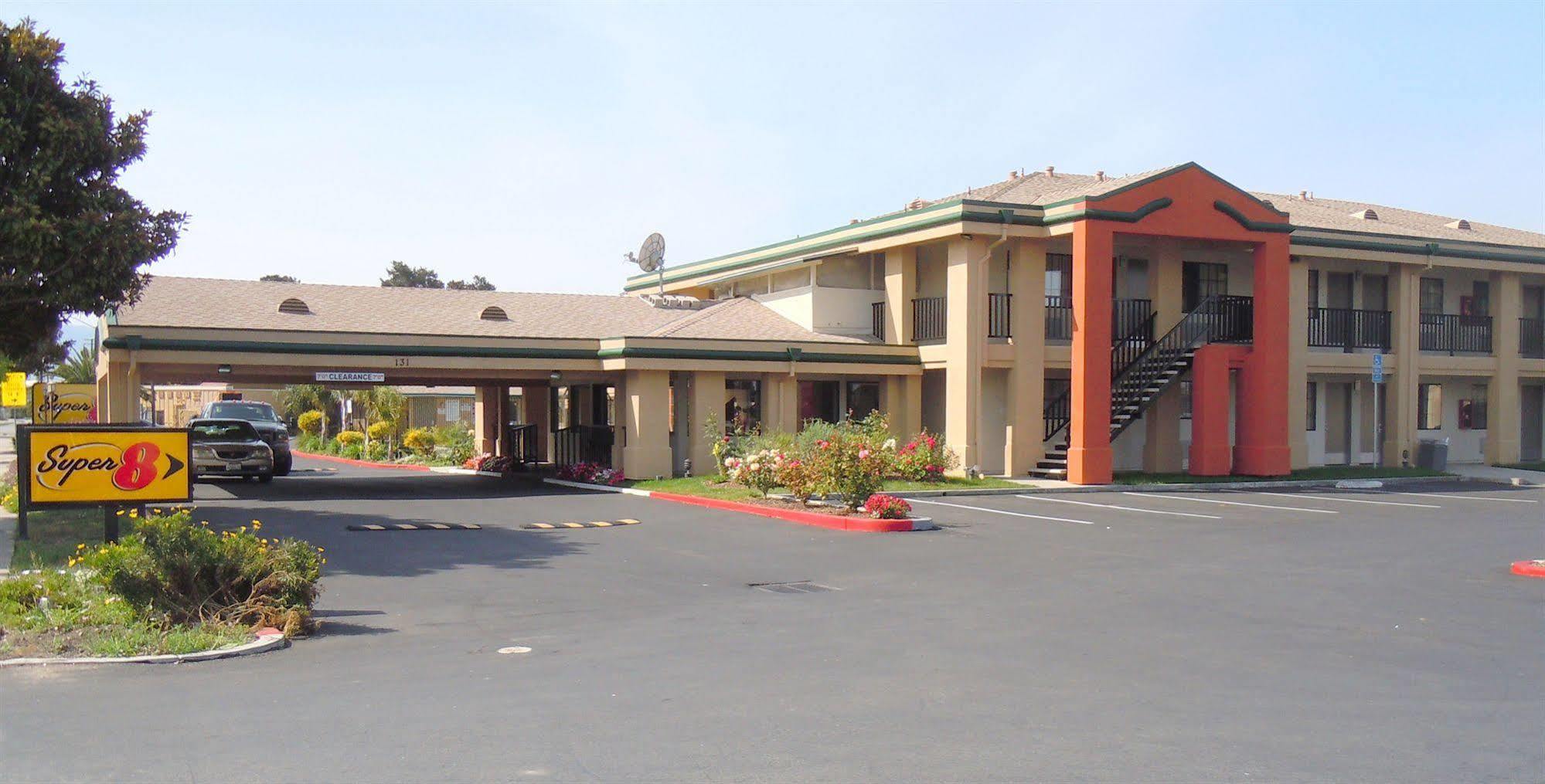 Super 8 By Wyndham Salinas Motel Ngoại thất bức ảnh